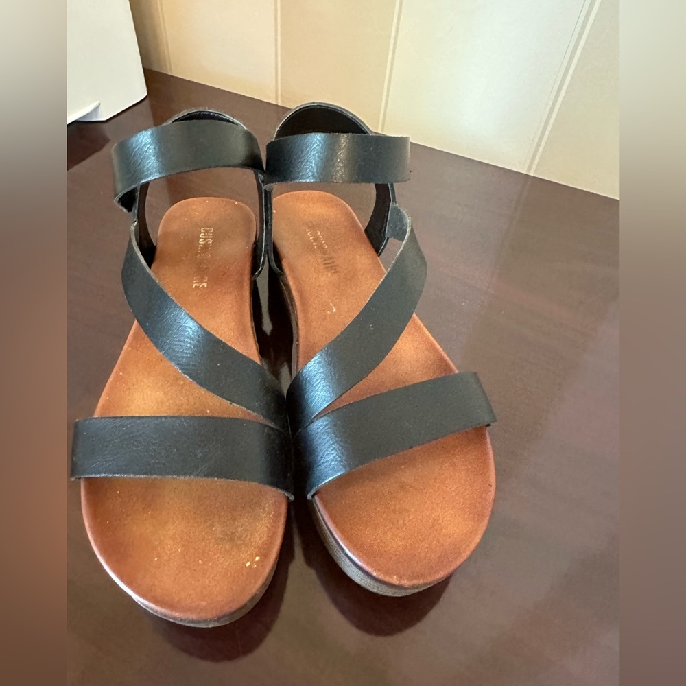 Black strappy sandals size 7 great condition